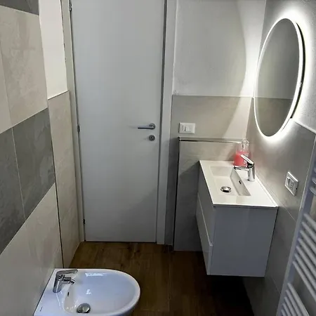 Comfortable -renovated Flat 아파트 모데나