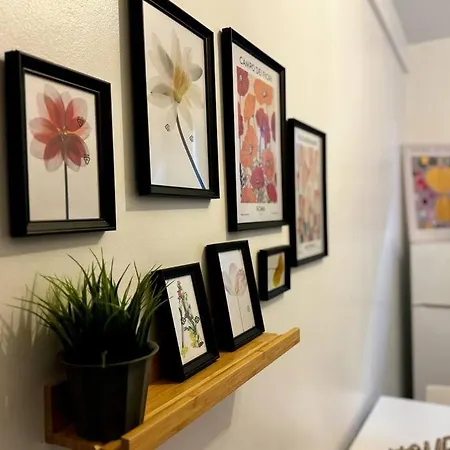Comfortable -renovated Flat 아파트 *