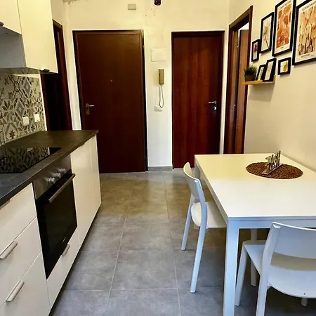 Comfortable -renovated City Flat Apartment *