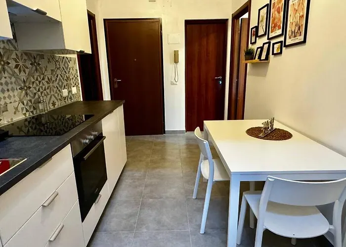 Comfortable -renovated Flat 公寓 *